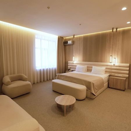 Amsterdam Hotel Aqtöbe Ngoại thất bức ảnh