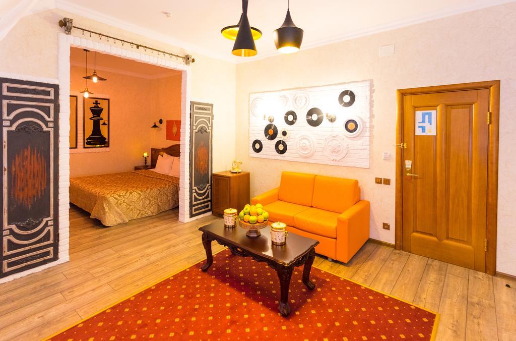 Amsterdam Hotel Aqtöbe Ngoại thất bức ảnh