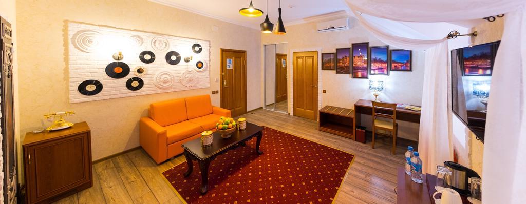 Amsterdam Hotel Aqtöbe Ngoại thất bức ảnh